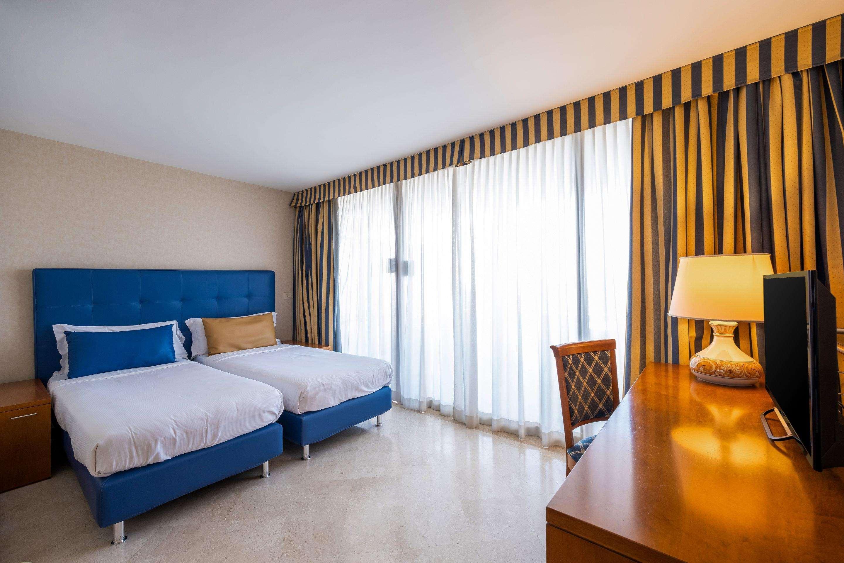 Comfort Hotel Fiumicino Airport Esterno foto