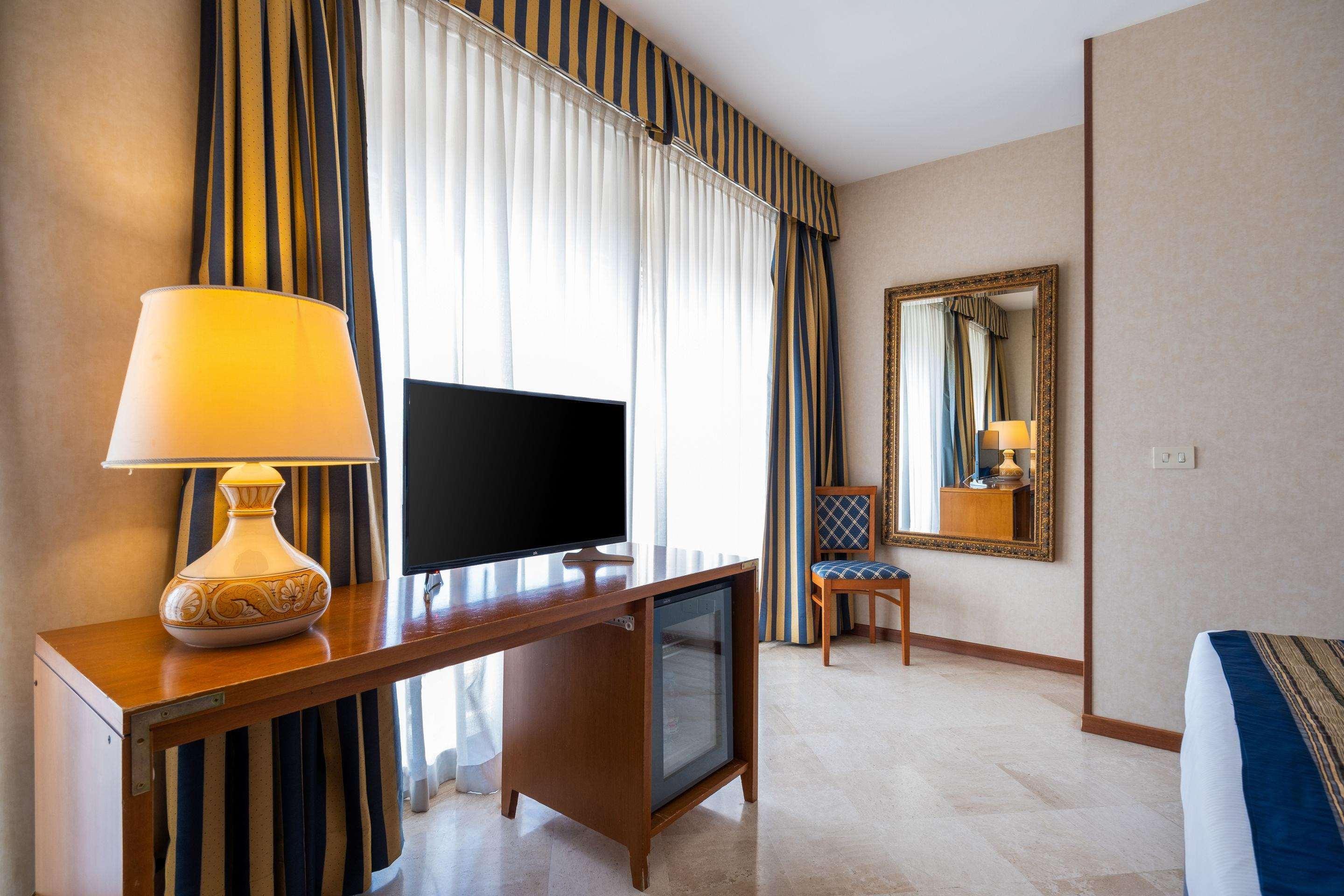 Comfort Hotel Fiumicino Airport Esterno foto
